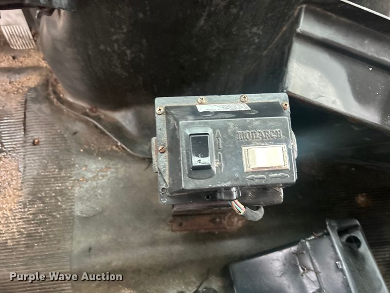 image for item DP1121 2001 International 4900 dump truck