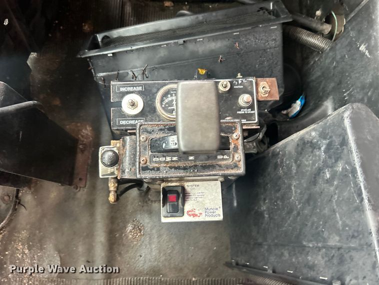 image for item DP1121 2001 International 4900 dump truck