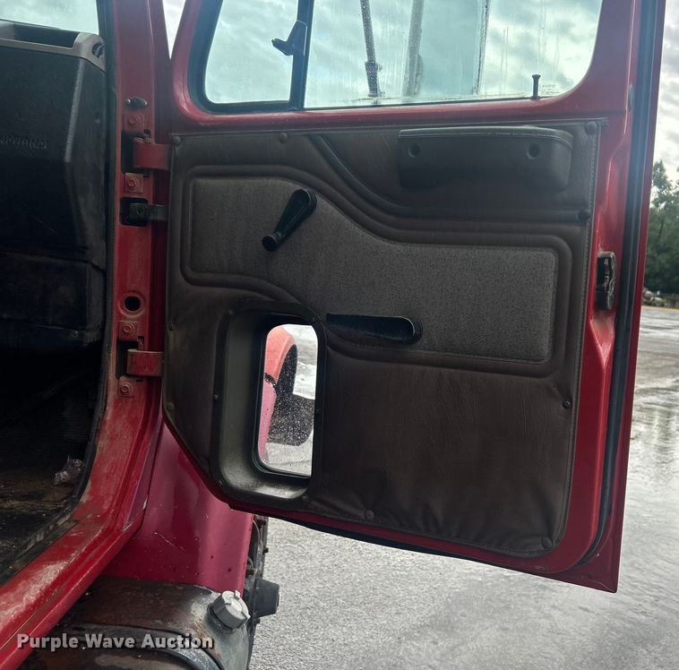 image for item DP1121 2001 International 4900 dump truck