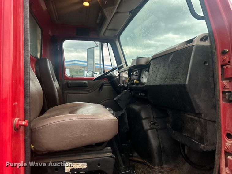 image for item DP1121 2001 International 4900 dump truck