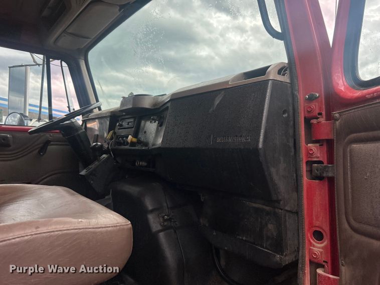 image for item DP1121 2001 International 4900 dump truck