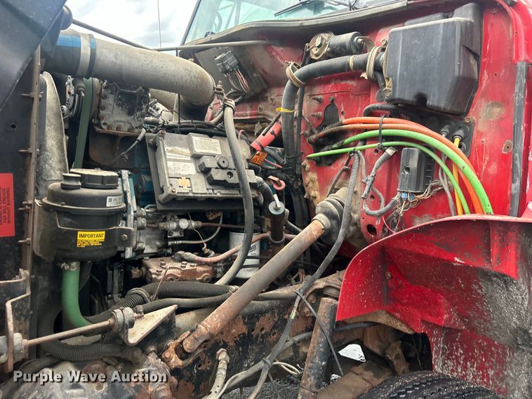 image for item DP1121 2001 International 4900 dump truck