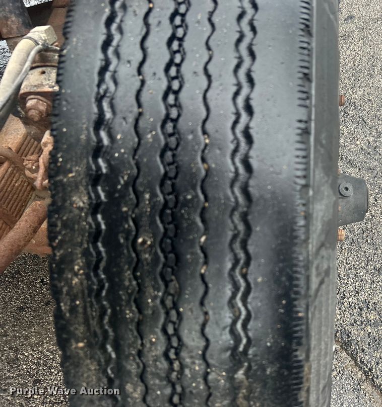 image for item DP1121 2001 International 4900 dump truck