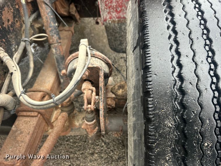 image for item DP1121 2001 International 4900 dump truck