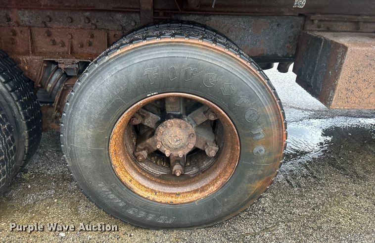 image for item DP1121 2001 International 4900 dump truck