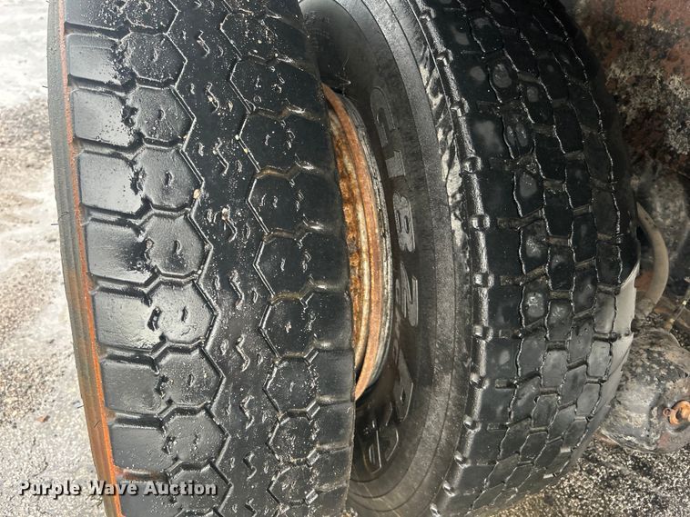 image for item DP1121 2001 International 4900 dump truck