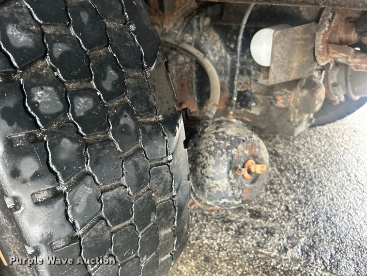 image for item DP1121 2001 International 4900 dump truck