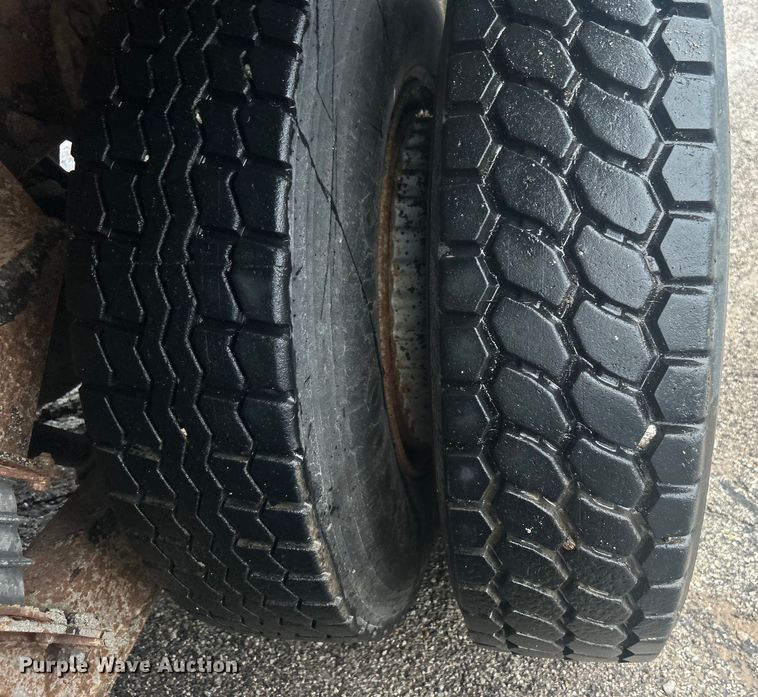 image for item DP1121 2001 International 4900 dump truck