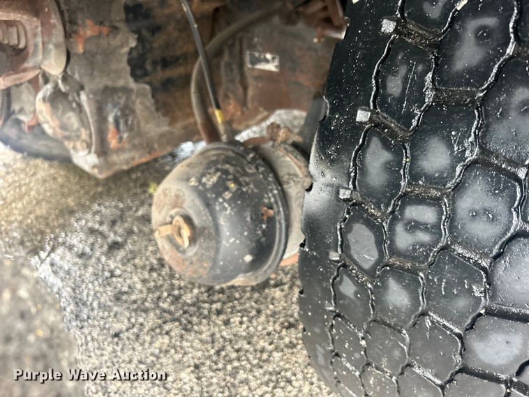 image for item DP1121 2001 International 4900 dump truck