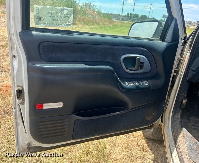 image for item DP1131 1999 Chevrolet Suburban 2500 SUV