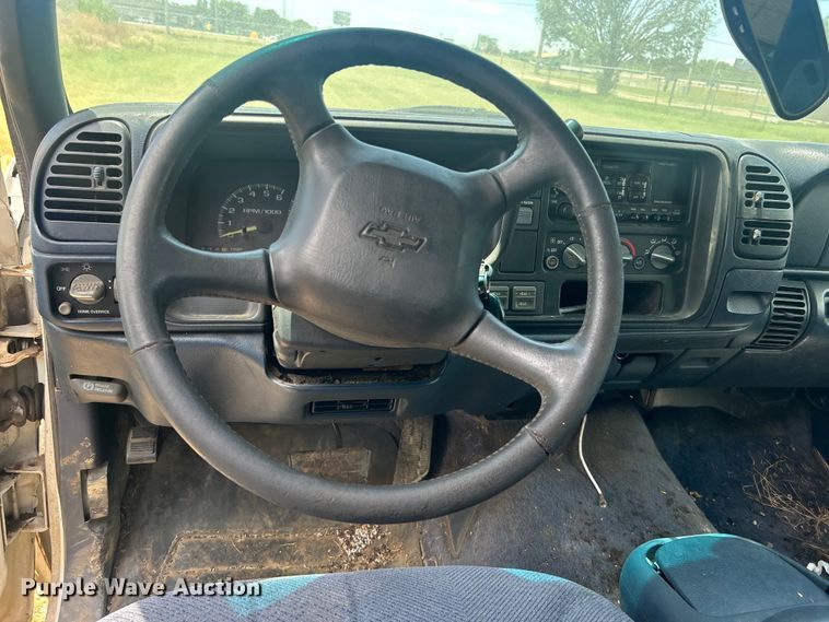 image for item DP1131 1999 Chevrolet Suburban 2500 SUV