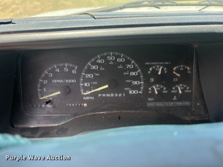 image for item DP1131 1999 Chevrolet Suburban 2500 SUV