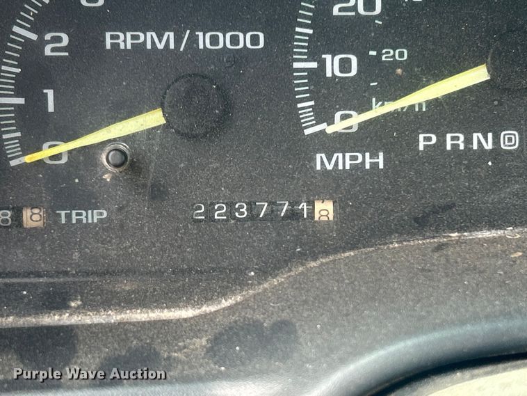 image for item DP1131 1999 Chevrolet Suburban 2500 SUV