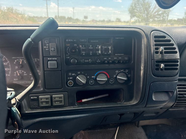 image for item DP1131 1999 Chevrolet Suburban 2500 SUV