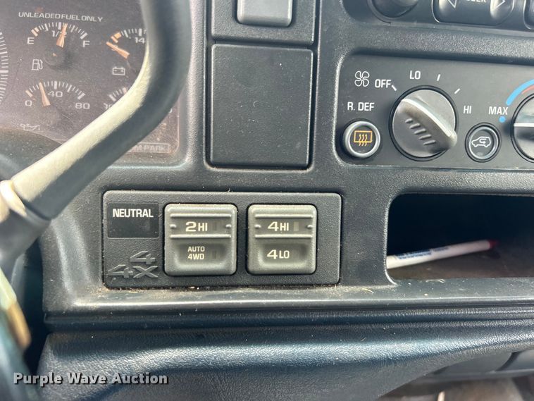 image for item DP1131 1999 Chevrolet Suburban 2500 SUV