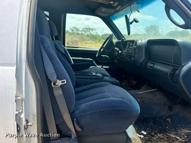 image for item DP1131 1999 Chevrolet Suburban 2500 SUV