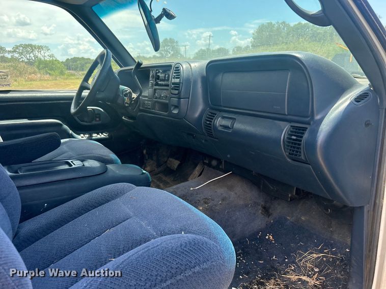 image for item DP1131 1999 Chevrolet Suburban 2500 SUV