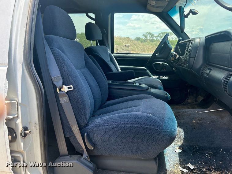 image for item DP1131 1999 Chevrolet Suburban 2500 SUV