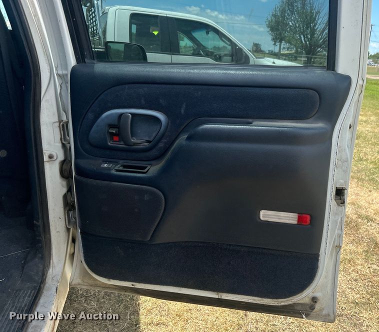 image for item DP1131 1999 Chevrolet Suburban 2500 SUV