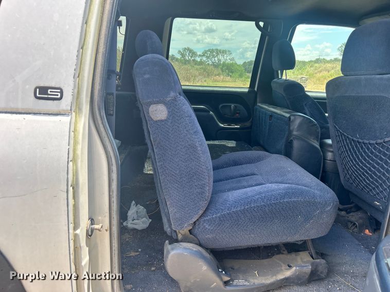 image for item DP1131 1999 Chevrolet Suburban 2500 SUV