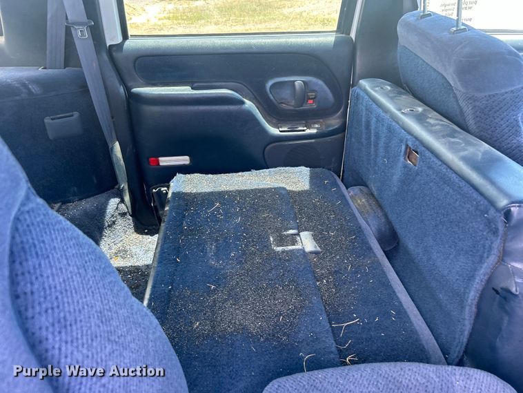 image for item DP1131 1999 Chevrolet Suburban 2500 SUV
