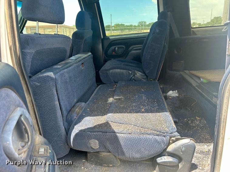 image for item DP1131 1999 Chevrolet Suburban 2500 SUV