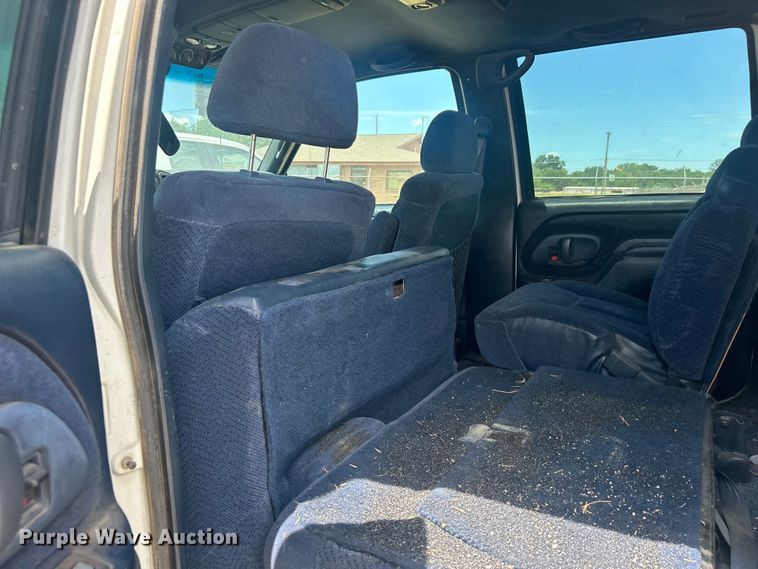 image for item DP1131 1999 Chevrolet Suburban 2500 SUV