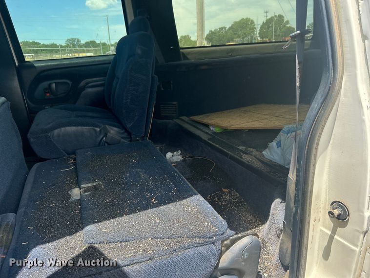 image for item DP1131 1999 Chevrolet Suburban 2500 SUV