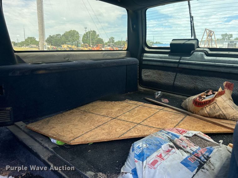 image for item DP1131 1999 Chevrolet Suburban 2500 SUV