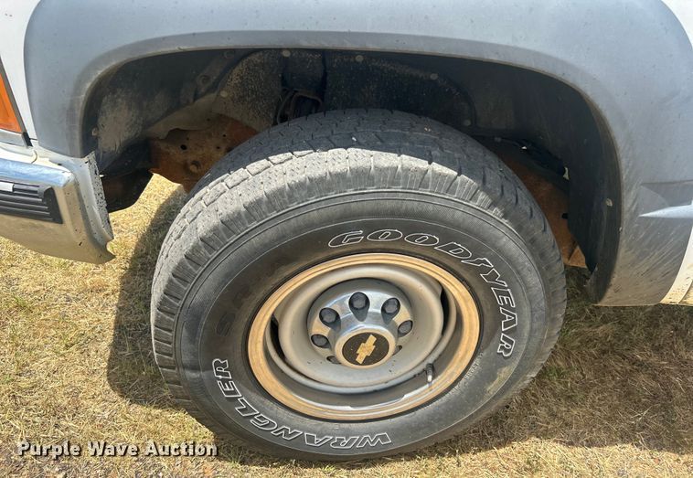 image for item DP1131 1999 Chevrolet Suburban 2500 SUV