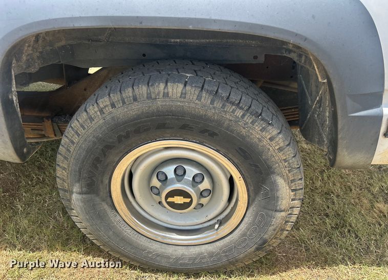 image for item DP1131 1999 Chevrolet Suburban 2500 SUV