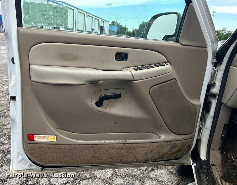 image for item DP1135 2001 Chevrolet Tahoe SUV