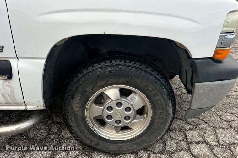 image for item DP1135 2001 Chevrolet Tahoe SUV