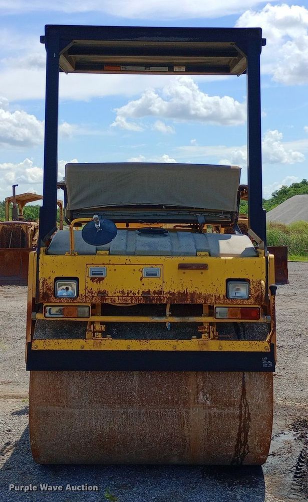 image for item DP1136 Sakai SW650 double drum vibratory roller