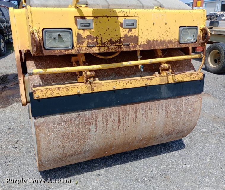 image for item DP1136 Sakai SW650 double drum vibratory roller