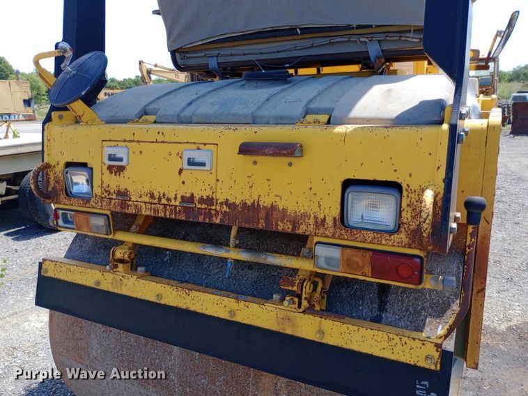 image for item DP1136 Sakai SW650 double drum vibratory roller