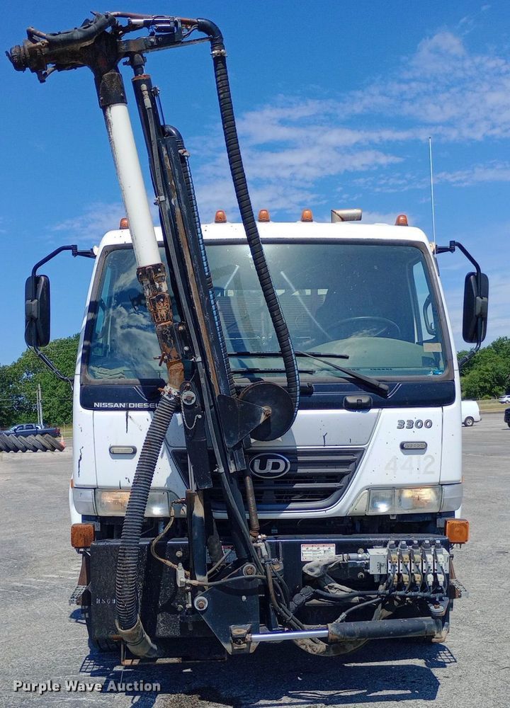 image for item DP1139 2009 Nissan 3500 Rosco Pro Patcher pothole patcher truck