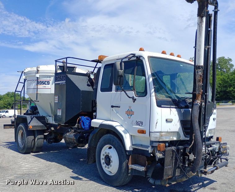 image for item DP1139 2009 Nissan 3500 Rosco Pro Patcher pothole patcher truck