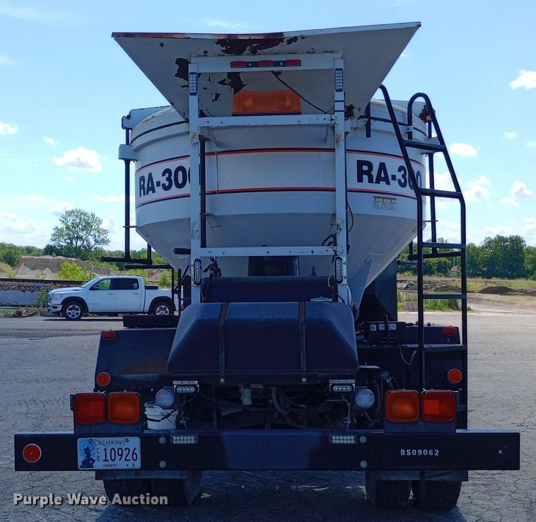 image for item DP1139 2009 Nissan 3500 Rosco Pro Patcher pothole patcher truck