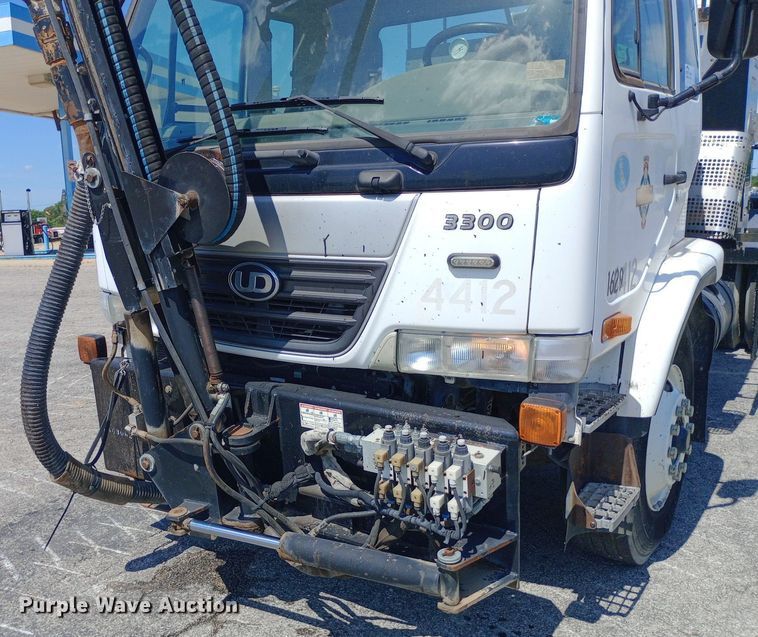 image for item DP1139 2009 Nissan 3500 Rosco Pro Patcher pothole patcher truck