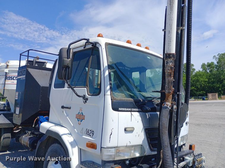 image for item DP1139 2009 Nissan 3500 Rosco Pro Patcher pothole patcher truck