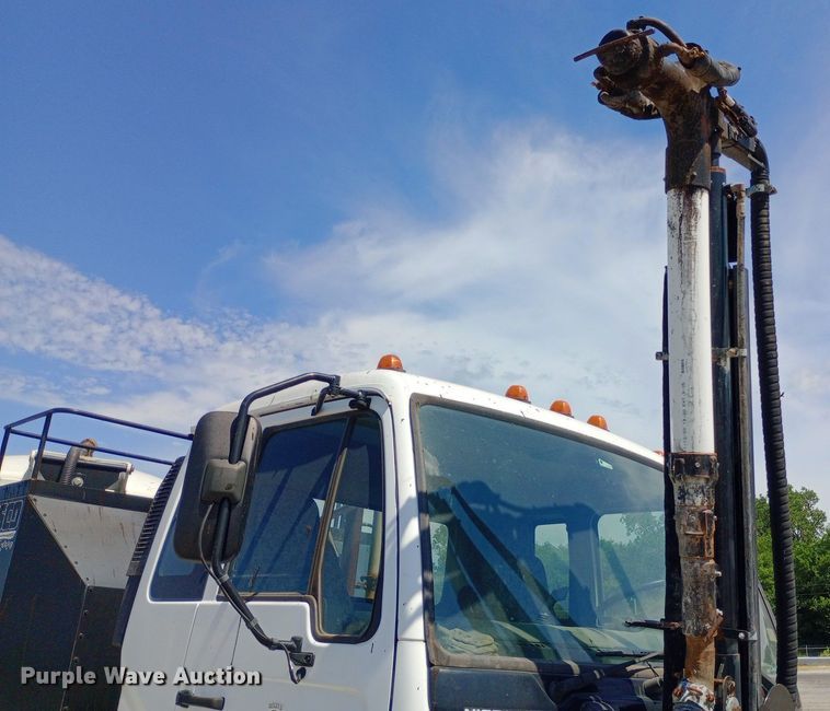 image for item DP1139 2009 Nissan 3500 Rosco Pro Patcher pothole patcher truck