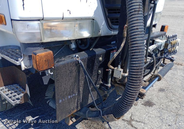 image for item DP1139 2009 Nissan 3500 Rosco Pro Patcher pothole patcher truck