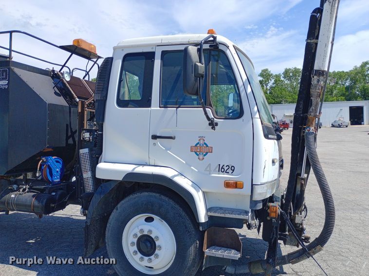 image for item DP1139 2009 Nissan 3500 Rosco Pro Patcher pothole patcher truck