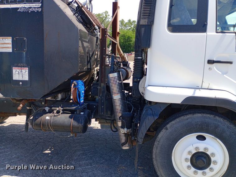 image for item DP1139 2009 Nissan 3500 Rosco Pro Patcher pothole patcher truck