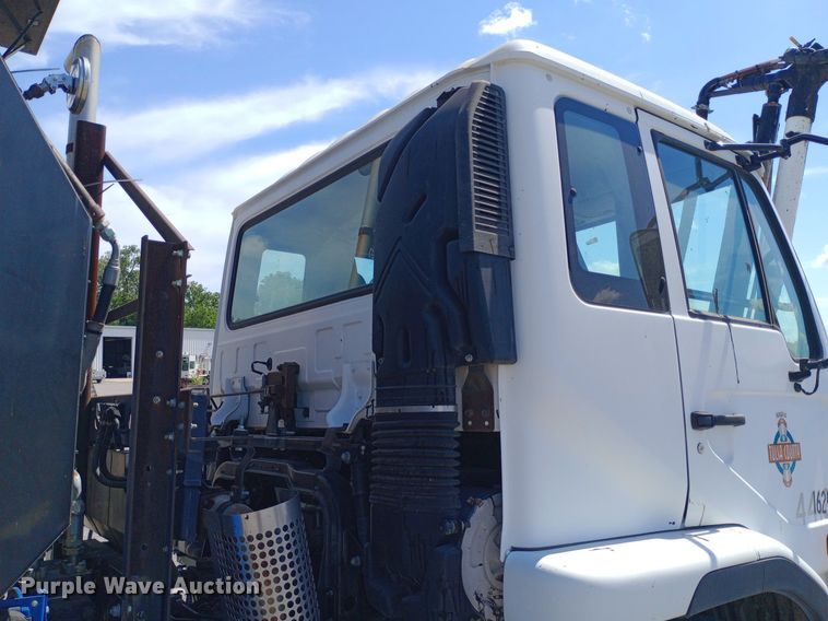 image for item DP1139 2009 Nissan 3500 Rosco Pro Patcher pothole patcher truck