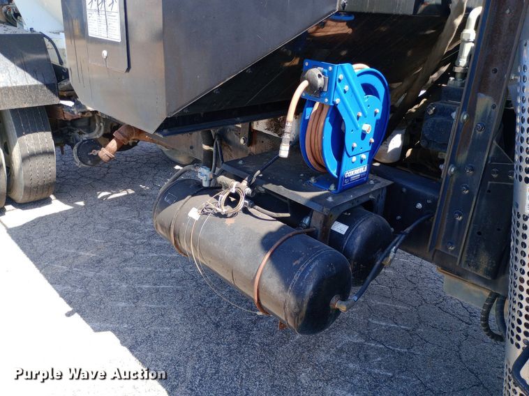 image for item DP1139 2009 Nissan 3500 Rosco Pro Patcher pothole patcher truck