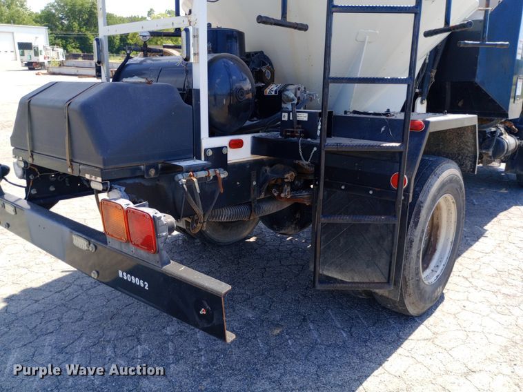 image for item DP1139 2009 Nissan 3500 Rosco Pro Patcher pothole patcher truck