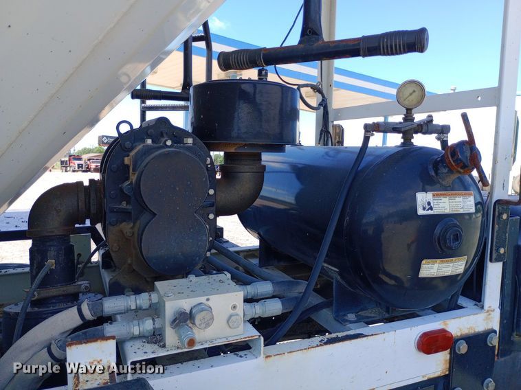 image for item DP1139 2009 Nissan 3500 Rosco Pro Patcher pothole patcher truck