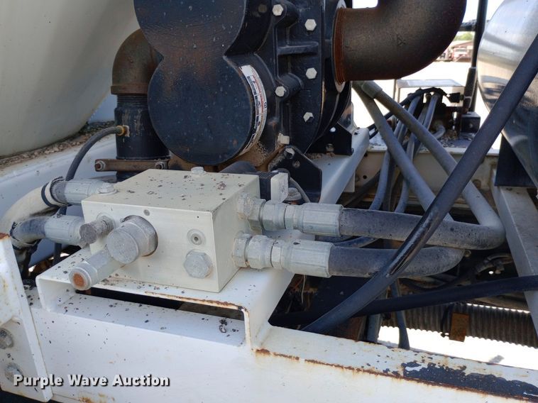 image for item DP1139 2009 Nissan 3500 Rosco Pro Patcher pothole patcher truck